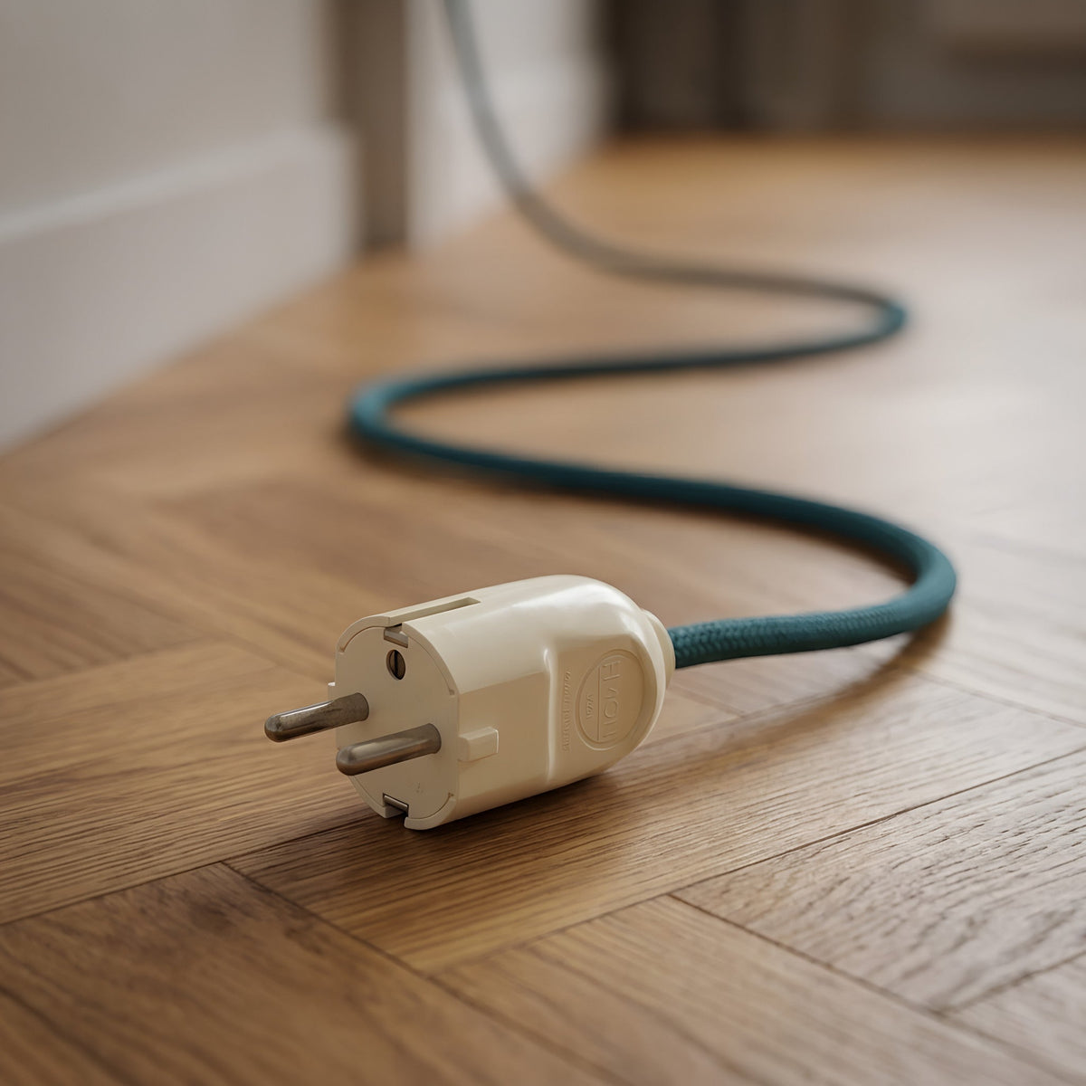 Gerader Schuko-Stecker für Leuchte