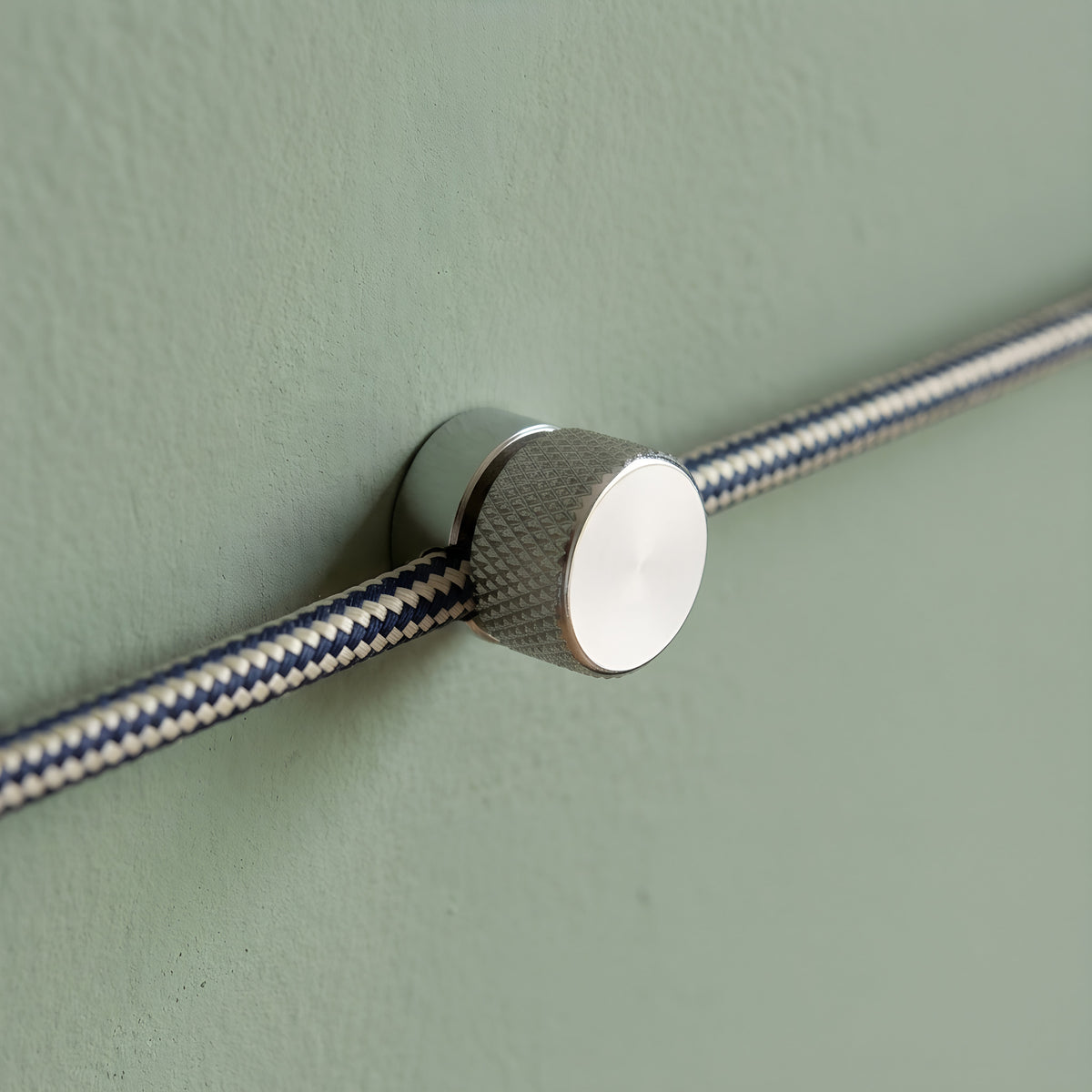 Metall-Kabelklemme zur Wandmontage für Textilkabel — Chrom