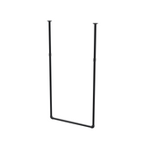 Portant à vêtements suspendu au plafond en tubes d'acier peints noir mat Ø 27 mm — largeur 76 cm, hauteur sous plafond 153 cm, vue de trois quarts sur fond blanc