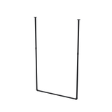 Portant à vêtements suspendu au plafond en tubes d'acier peints noir mat Ø 27 mm — largeur 106 cm, hauteur sous plafond 173 cm, vue de trois quarts sur fond blanc