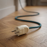 Gerader Schuko-Stecker für Leuchte