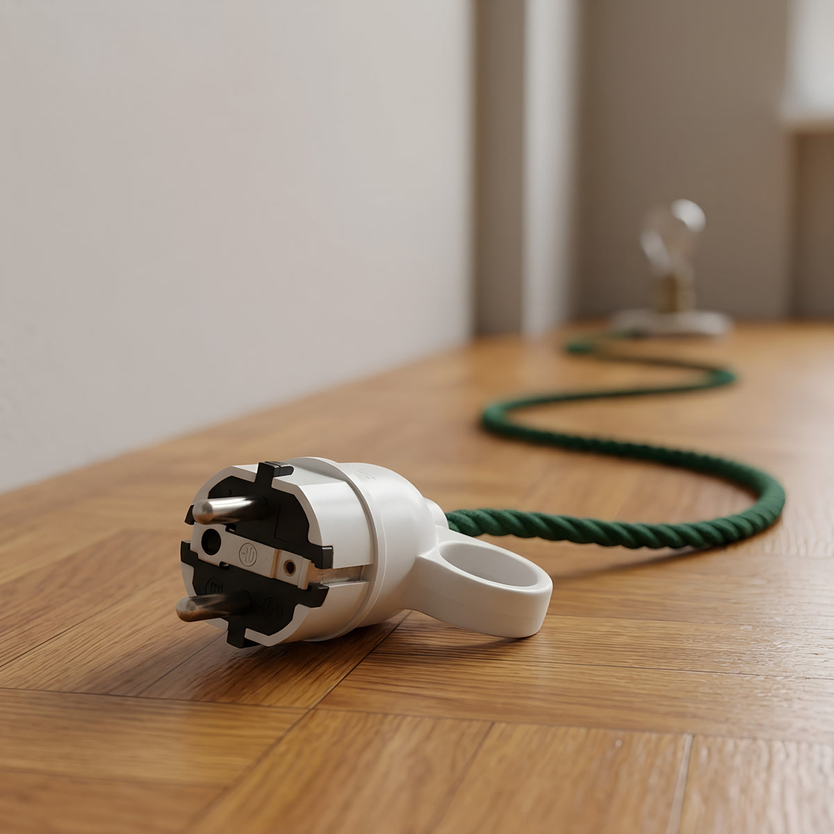 Schuko-Stecker mit Auszugsring