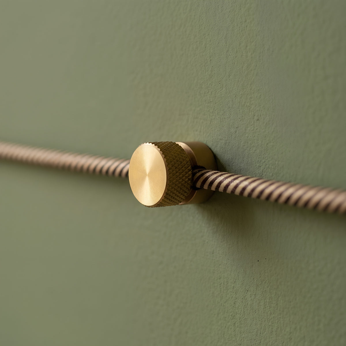 Metall-Kabelklemme zur Wandmontage für Textilkabel — Satinierte Bronze