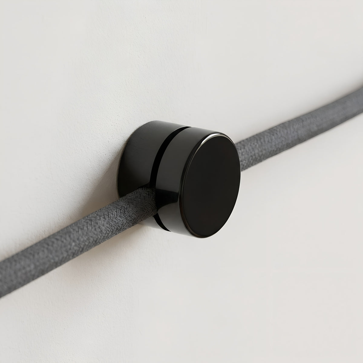 Universelle Wand-Kabelklemme für Textilkabel — Schwarz