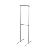 Portant à vêtements autoportant double niveau en tuyaux de plomberie galvanisés Ø 27 mm — largeur 48 cm, hauteur 176 cm, vue de trois quarts sur fond blanc
