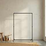 portant à vêtement en tuyaux noirs